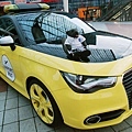 幕尼黑機場的Audi A1黃色小跑車，上面還有警示燈