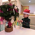 我也要來裝飾聖誕樹～～.JPG