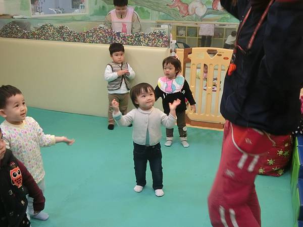 和老師熱舞中的Namie.JPG