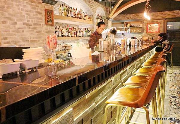 013-Closet Restaurant & Bar007.JPG