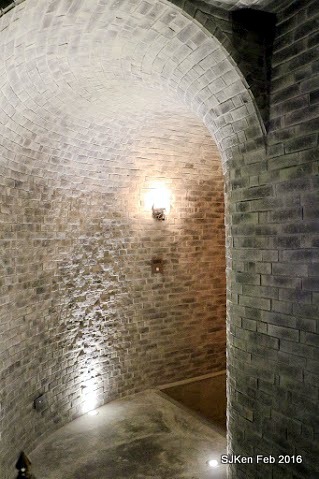 020-Closet Restaurant & Bar011.JPG