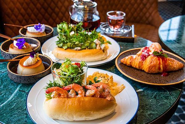 [食記] 哈瑪星 古蹟咖啡店 新濱・駅前