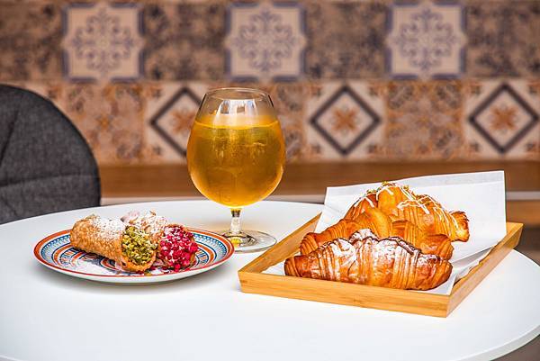 [食記] 胖尼咖啡 美味可頌.西西里水管捲