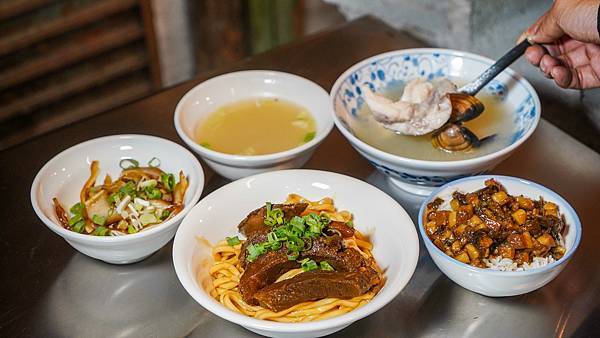 [食記] 苓雅市場最近很熱鬧