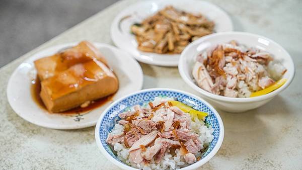 [食記][西區] 阿溪雞肉飯 難忘的雞片飯.滷豆腐
