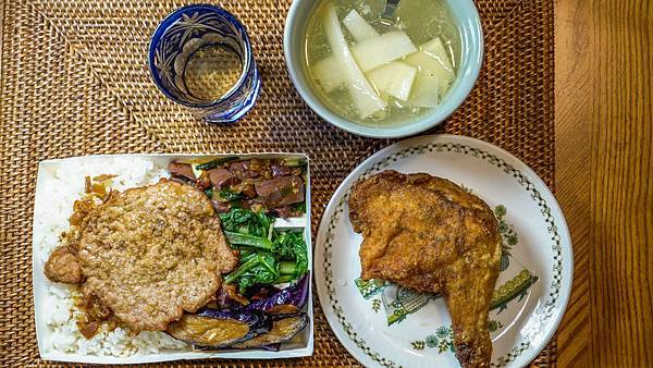 [食記] 真好味快餐 狂推雞腿飯！