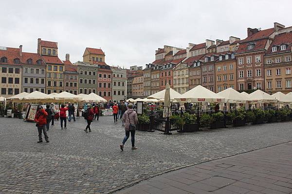 IMG_6129華沙舊城廣場_調整大小 .JPG
