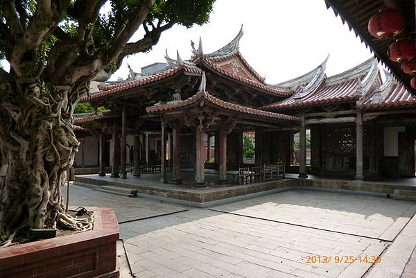 P1020905龍山寺_調整大小 .JPG