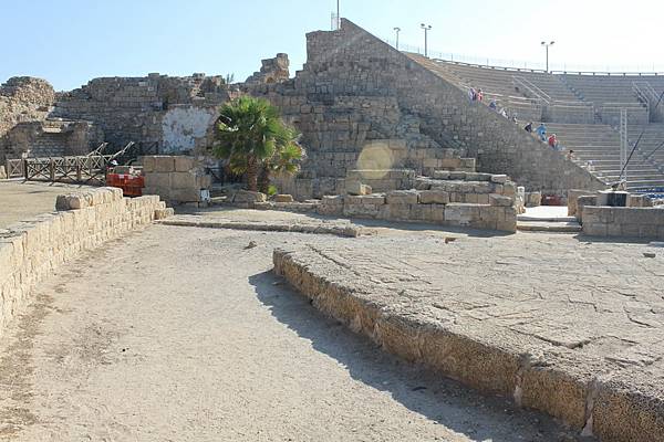 IMG_0824凱撒利亞希律王建的古城_調整大小 .JPG
