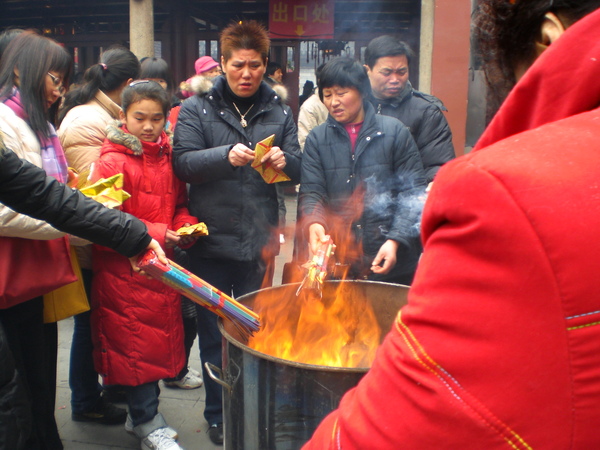 點香是這樣點的...都著火了