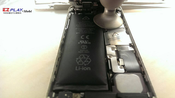iPhone 5電池膨脹，螢幕變形