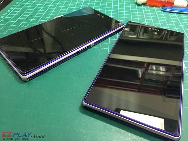 Sony Z1 面板分離了