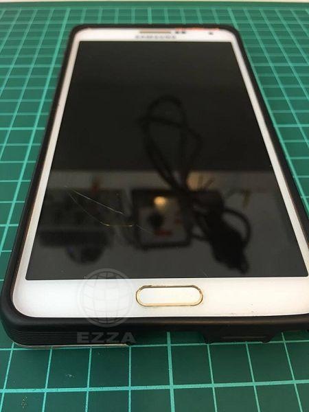 三星 Note3液晶小小裂痕就掛了