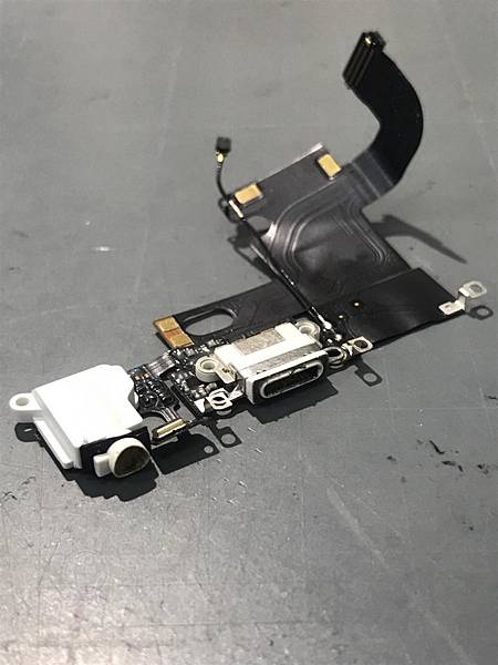 IPHONE 6充電孔鬆脫