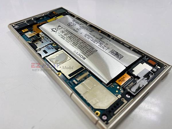 SONY XZ1電池膨脹.jpg