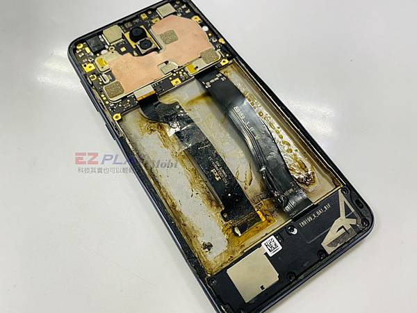ZenFone5Q自行換電池.jpg