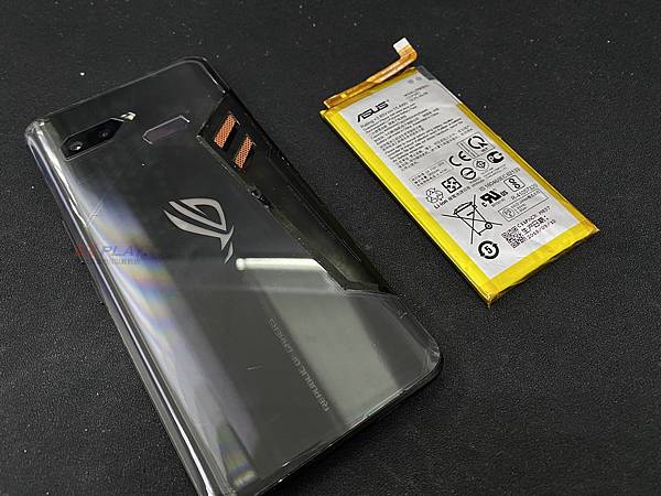 ASUS ROG PHONE電池膨脹更換.jpg