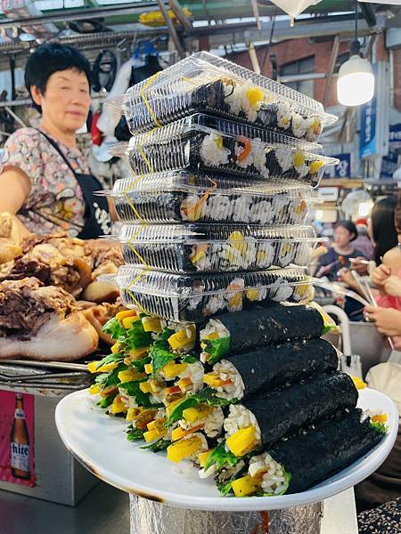 [韓國_DAY3] 廣藏市場美食，明洞豬腳小姐，首爾塔看夜景