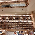 在 Tsutaya Bookstore 茶屋 (2).jpg