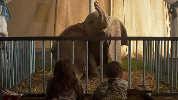 dumbo-review-movie-disney-2019.jpeg