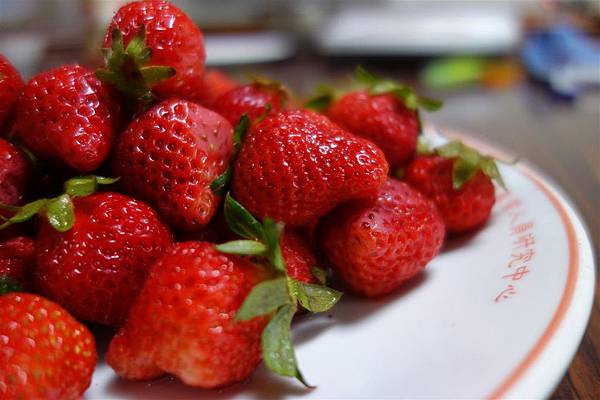 晚餐水果是草莓!!!