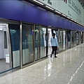 香港機場航廈間的地下軌道