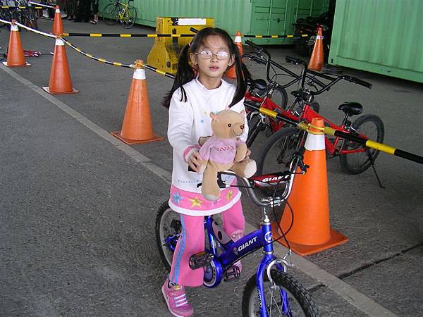 小可愛騎腳踏車