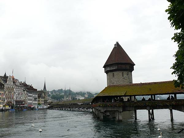 瑞士--盧森  卡貝爾木橋(Kapellbruecke).JPG