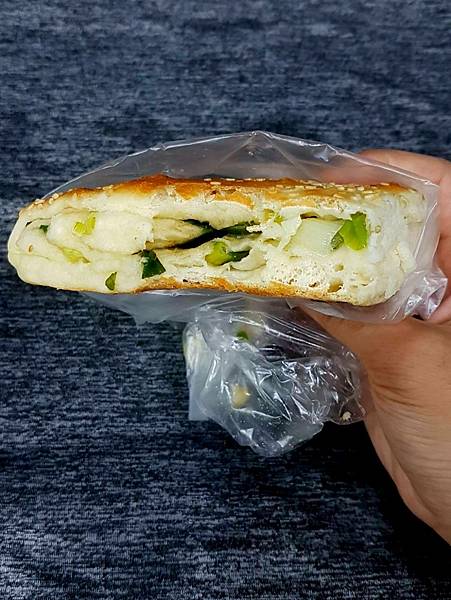 蔥餅咬開.jpg