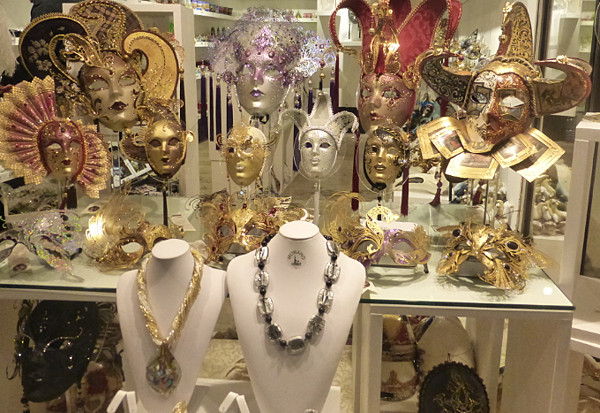 mask display 1.png