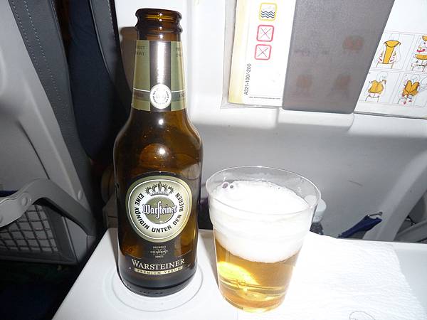 1st beer on the plane.JPG