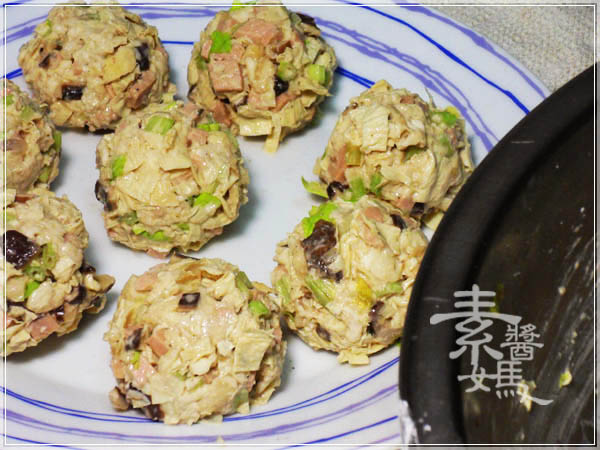 自製簡單素料 - 素食獅子頭05.JPG