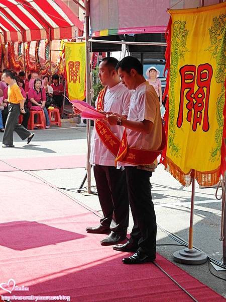 台中市南天宮2011年10月23日60週年千人恭讀 (236).JPG