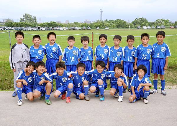 セルピエンテ長岡fc 2月6日４年生スポ少フットサル２０チームの６位でした Jpg Susumumama的相簿 痞客邦