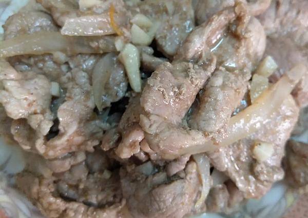 洋蔥沙茶炒豬肉.png