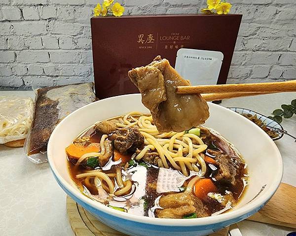 體驗｜五星等級牛肉麵冷凍調理包【異塵食品】豪華牛肉麵開箱／牛