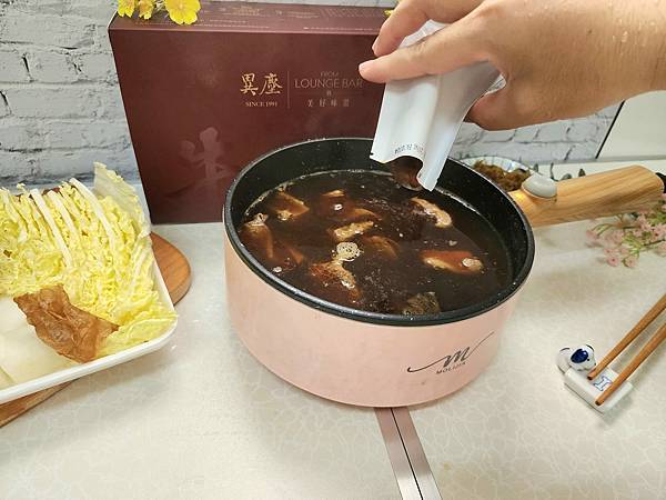 體驗｜五星等級牛肉麵冷凍調理包【異塵食品】豪華牛肉麵開箱／牛