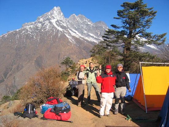 20-nepal 081tengboche的早晨營地後是Khumbila