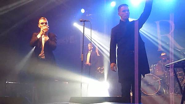 Hurts - Better Than Love (Live at Taipei, Taiwan May 13, 2011)[23-56-51].JPG