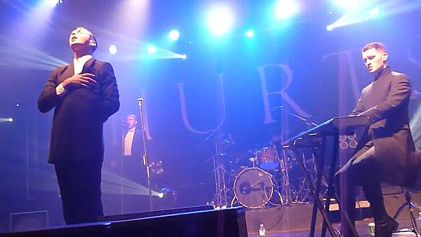 Hurts - Confide In Me & Illuminated (Live at Taipei, Taiwan May 13, 2011)[23-37-35].JPG