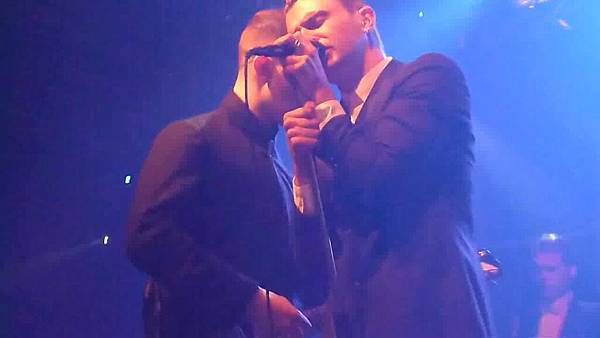 Hurts - Evenlyn (Live at Taipei, Taiwan May 13, 2011)[22-39-27].JPG