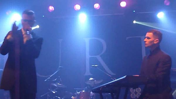 Hurts - Confide In Me & Illuminated (Live at Taipei, Taiwan May 13, 2011)[23-33-35].JPG