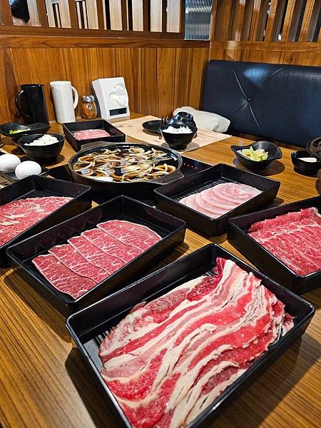 平價奢華享受!中壢一番地壽喜燒,548元起肉品無限供應,聚餐 平價奢華享受!中壢一番地壽喜燒,548元起肉品無限供應,聚餐