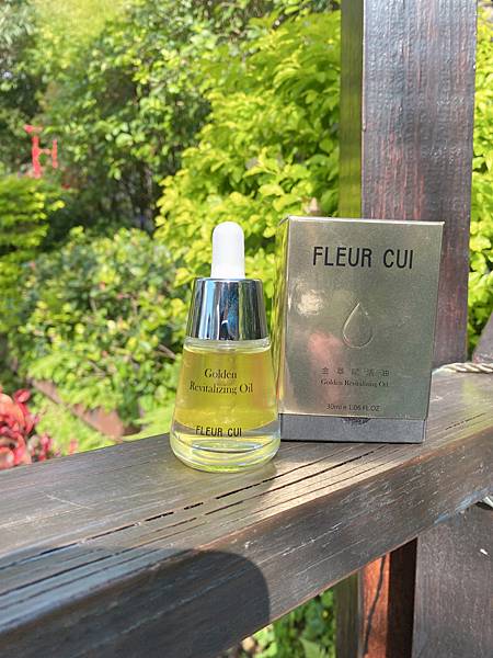 女人知己試用大隊,口碑行銷,部落客行銷,FLEUR CUI繁花萃 金萃賦活油,FLEUR CUI 金萃賦活油,繁花萃 金萃賦活油,小金瓶,舒緩疲倦的肌膚,臉部保養油,鎖水保濕,撫平細紋,天然精油香氣，可紓緩壓力,防止肌膚老化