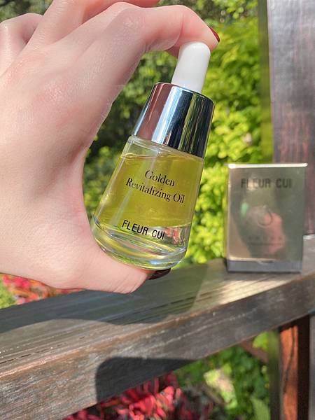 女人知己試用大隊,口碑行銷,部落客行銷,FLEUR CUI繁花萃 金萃賦活油,FLEUR CUI 金萃賦活油,繁花萃 金萃賦活油,小金瓶,舒緩疲倦的肌膚,臉部保養油,鎖水保濕,撫平細紋,天然精油香氣，可紓緩壓力,防止肌膚老化
