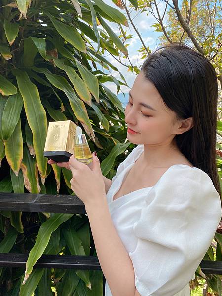 女人知己試用大隊,口碑行銷,部落客行銷,FLEUR CUI繁花萃 金萃賦活油,FLEUR CUI 金萃賦活油,繁花萃 金萃賦活油,小金瓶,舒緩疲倦的肌膚,臉部保養油,鎖水保濕,撫平細紋,天然精油香氣，可紓緩壓力,防止肌膚老化