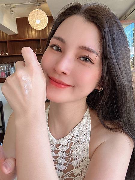 「10skin 鑽石光唯臻煥彩修護霜」天天10秒美膚有感 ! 試用
