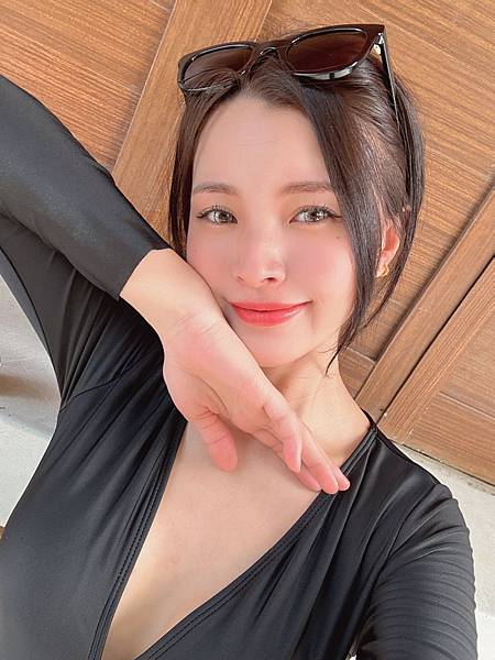 「10skin 鑽石光唯臻煥彩修護霜」天天10秒美膚有感 ! 試用