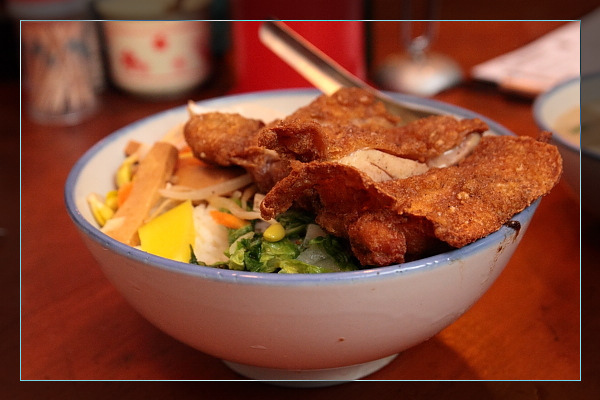 香酥多汁的雞腿飯