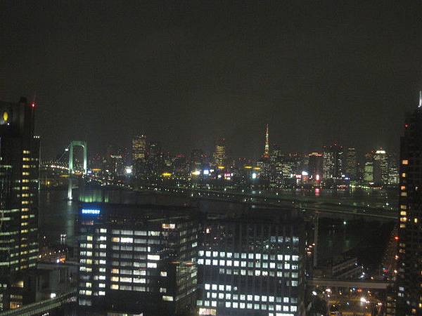 東京的夜景很美 	